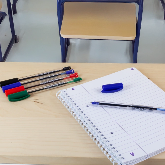 Długopis czerwony z uchwytem do zawieszenia Hang Stick K86 1mm PELIKAN