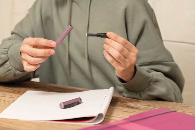 Pióro kulkowe prawo/lewo róż metaliczn Mauve Pina Colada PELIKAN