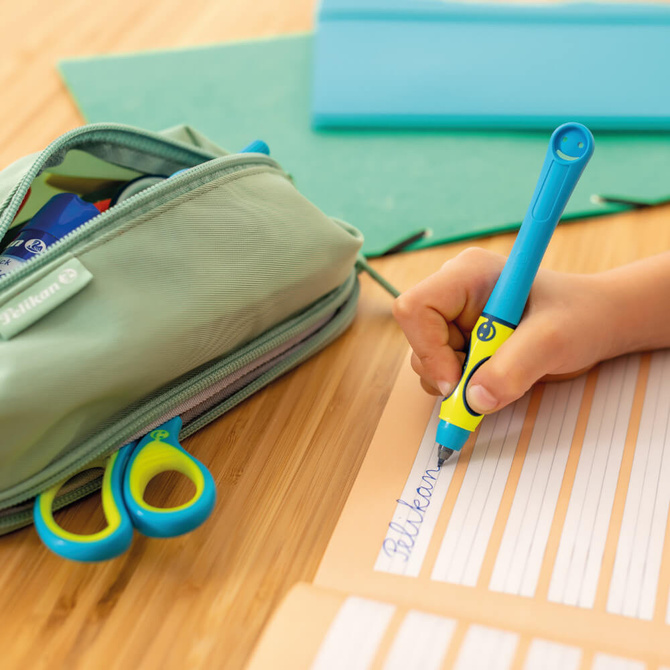 Pióro kulkowe Griffix 3 dla dzieci praworęcznych niebieskie Blue PELIKAN