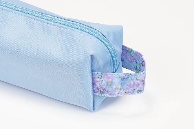 Piórnik kosmetyczka etui saszetka niebieski kwiatki flowers OXFORD