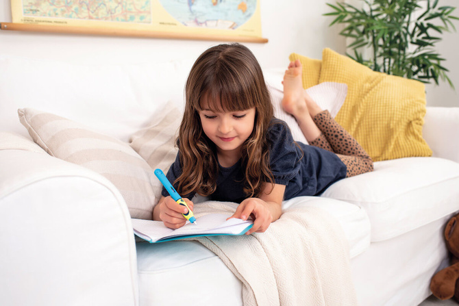 Pióro wieczne Griffix 4 dla dzieci praworęcznych fiolet Sweet Berry PELIKAN