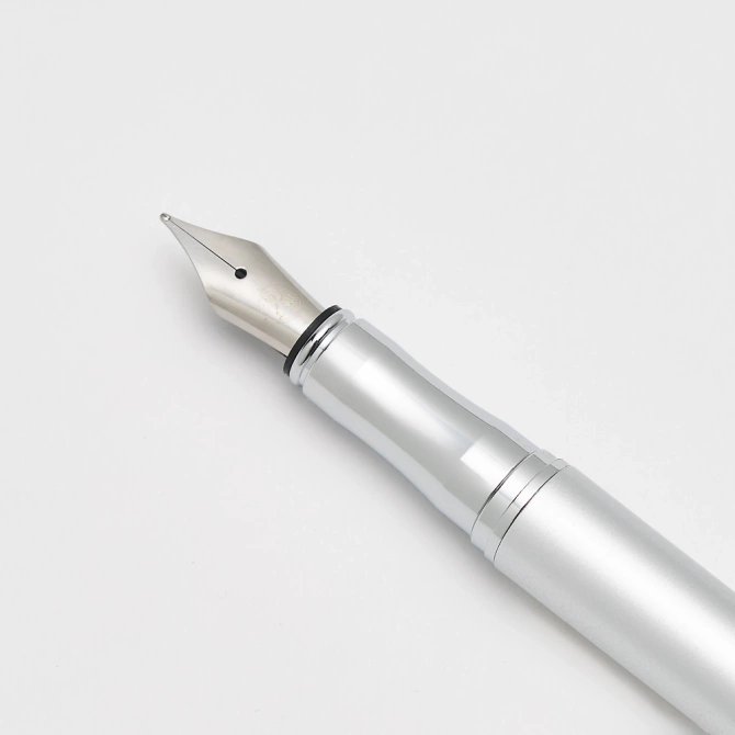 Pióro wieczne Jazz Noble Elegance M P36 pudełko prezent Silver PELIKAN